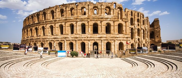 Roman architecture:After the Muslim conquest, Roman & Byzantine architectural elements survived & got absorbed and incorporated to other styles1. El jem, the largest Roman Colosseum outside of Italy 2. Roman swimming pool in Gafsa3.4 Roman columns used in ancient Mosques