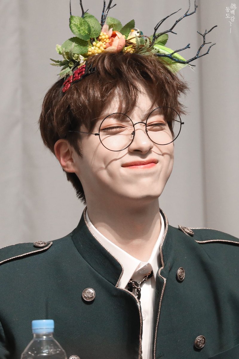 ➸ Xion wearing flower crowns      ♡《 a thread 》♡ #ONEUS  #XION  @official_ONEUS