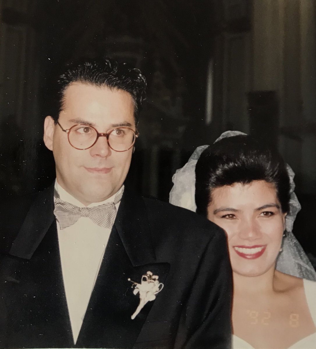 Después mi abuela fue a visitar a mi madre a Portugal, mi papá pidió bien “la mano” y la boda se hizo en grande en Cuernavaca