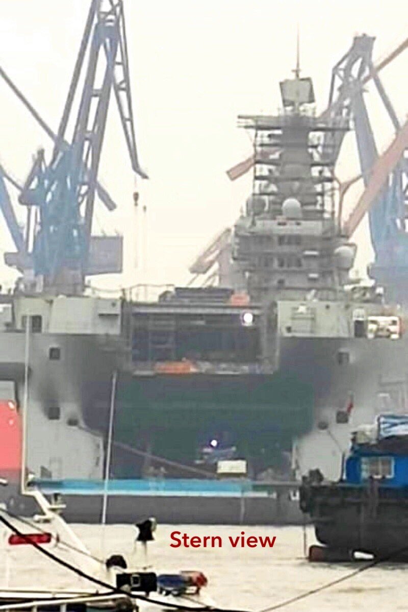 MT_Strat's tweet image. Still images of #China’s #Type75 #LHD on fire 11 April 2020 in #HudongZhonghua shipyard, on the Huangpu River in #Shanghai
—
#PLANavy #Navy #warships #seapower #shipbuilding 
沪东中华造船（集团）有限公司 版权所有，上海