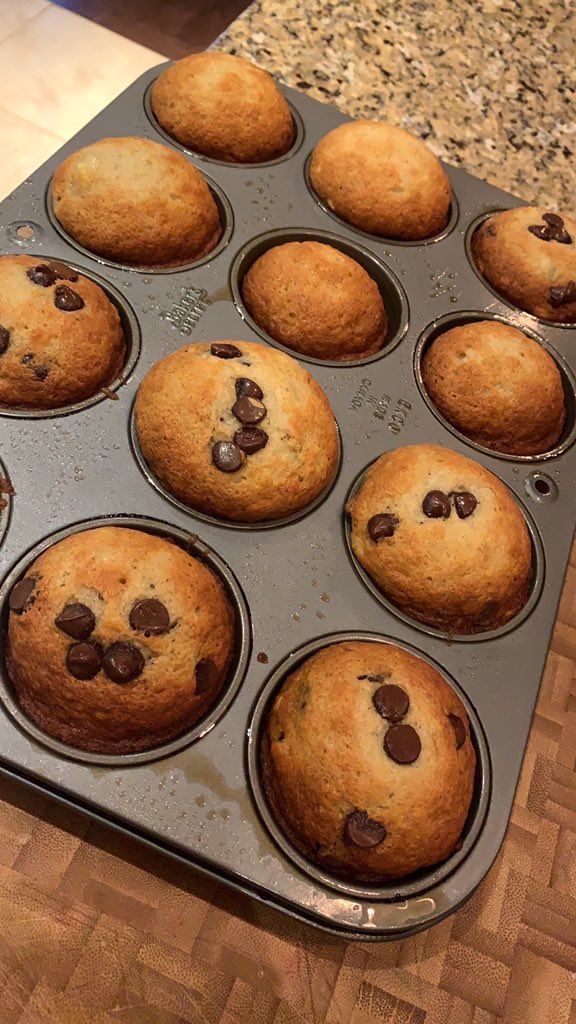 SFiorido's tweet photo. @AuthorJennSadai @YvonnePilon @cbcbakingshow @netflix @BettyCrocker Crazy, I also made banana chocolate chip muffins tonight ! https://t.co/4hZc31hkrO