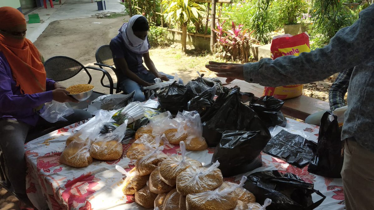 HappyHorizons's tweet photo. Our team in #Saharsa is involved in providing the relief materials to beneficiaries from marginalised communities, daily wage workers impacted by lockdown. 
Thank you donors for your support. 

#BiharFightsCorona #lockdown #covid19 https://t.co/YKDws37SpP