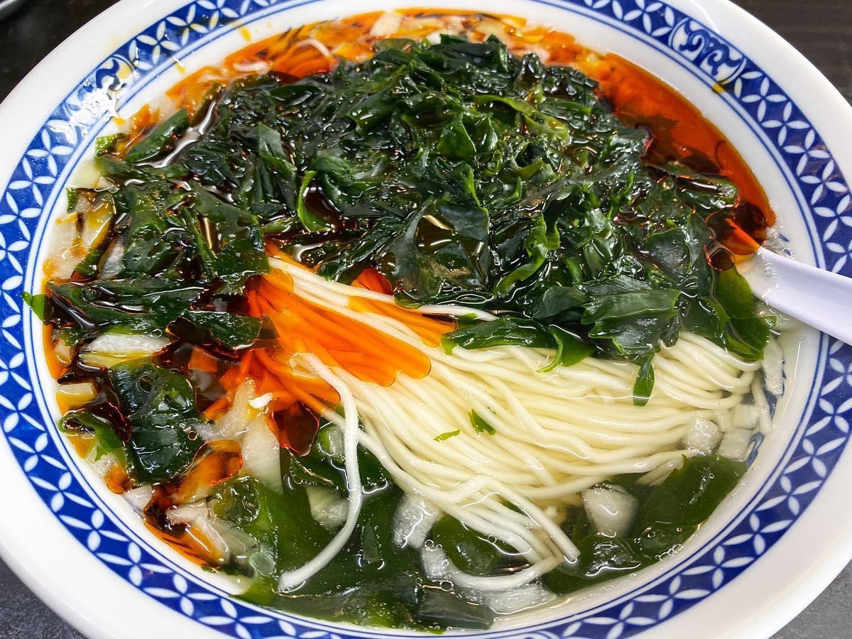 proohta's tweet photo. 花水ラオシャンお得なお持ち帰りサービスが始まりました。

・生タンメン(ワカメ、玉ネギ付き)1食 250円
・生ギョーザ1個増量 350円
・焼ギョーザ1個増量 350円
・焼ワンタン1個増量 400円

つまみチャーシューも増量サービスとの事です。

#hiratsukafood https://t.co/fKNU7MqfV5