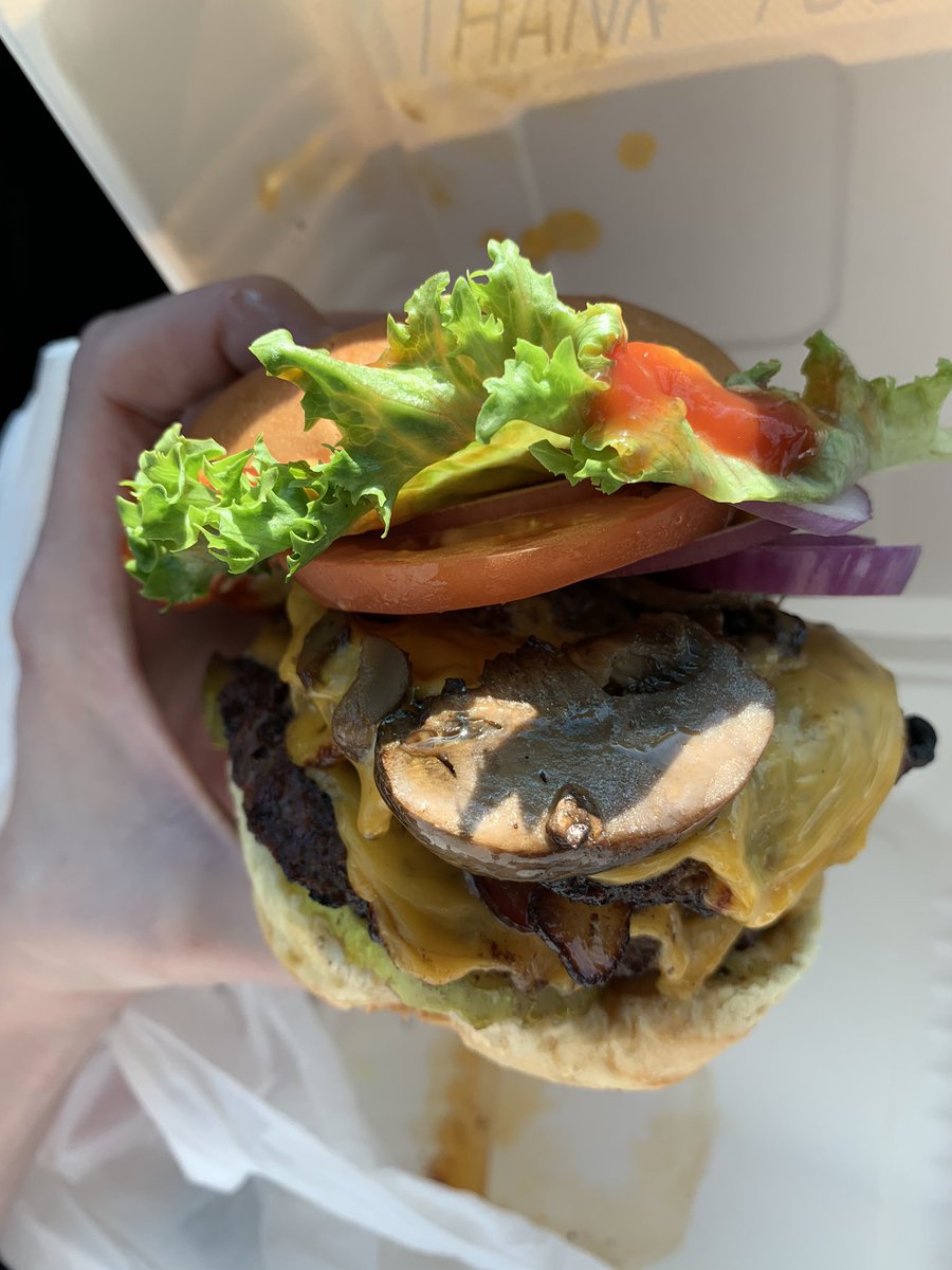 chow__town's tweet photo. Ohio has the best governor, thank you @GovMikeDeWine for making Long Island ice teas and mofo burgers from Rays Place (Kent Ohio) possible during this time. https://t.co/RUaRxNC8Fd