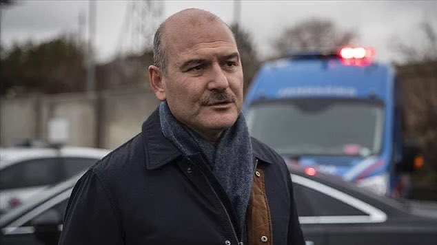 Bu aziz millet rahatça kafasını yastığa koymadan, 
bana uyku haram olsun diyen;
Adam gibi adam 
SÜLEYMAN SOYLU'dan biz razıyız. 
Allah da ondan razı olsun. #soyludanrazıyız