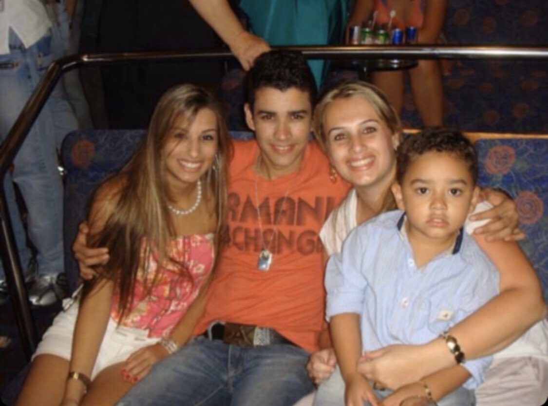 barbarabighause's tweet photo. #BotecoEmCasa @gusttavo_lima https://t.co/lzQ5BRXqTH