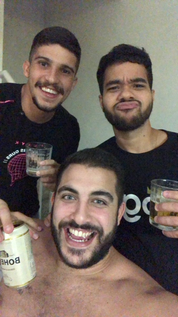 FabioJrFogao's tweet photo. #botecobohemiaemcasa  Gustavo Lima e NÓS! E Bohemia melhor do Brasil! Toca cabelo cor de ouro! https://t.co/xJcLbe5duD