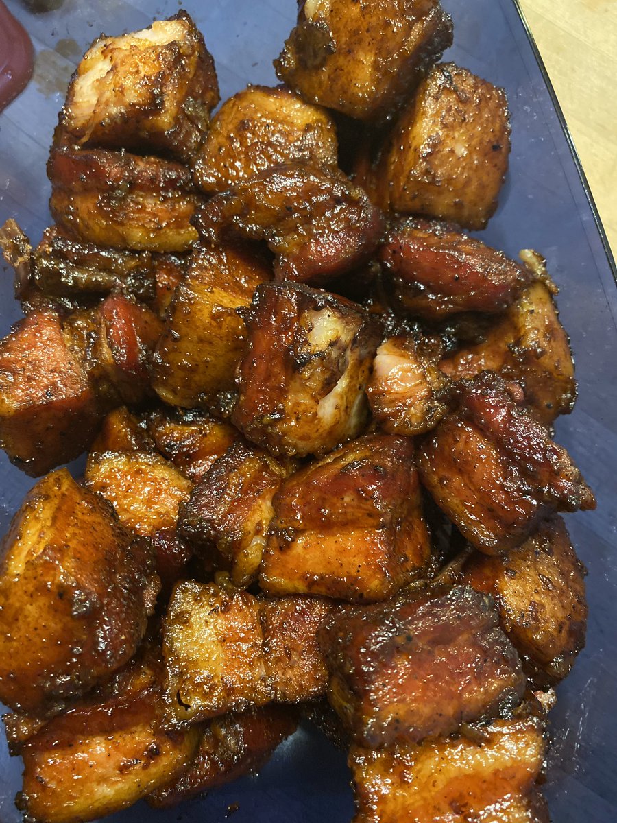 Jspyersduran's tweet image. 1000 th cook on my @yodersmokers has never let me down. Made in America. #yodersmoker #burntends #BBQLife #QuarantineLife #bbqmaster #pitmaster #yummy