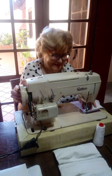 Esta es mi abuela Lila, con 93 años hace barbijos caseros para la familia #cuidalos ❤️#quedateencasa