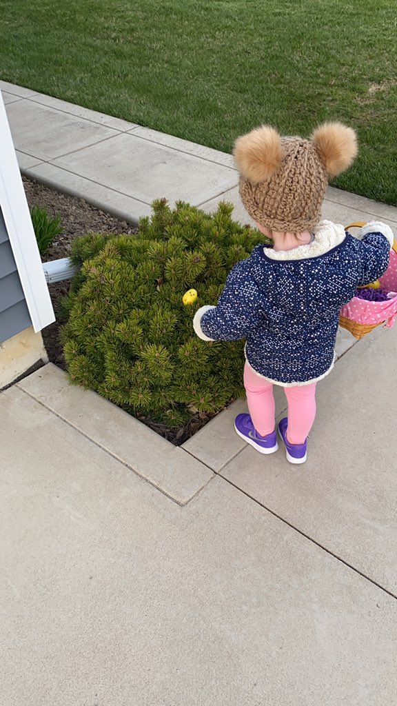 jfeldy17's tweet photo. Day 29 of ##: Due to the forecast, we decided to at least do a mini egg hunt today (courtesy of the Prible grandparents). After initially being more excited about artificial grass in her basket, SJ started to figure out there were more eggs. First egg hunt was a success! https://t.co/qKIncirQCD