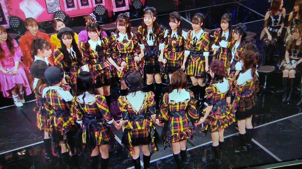 どらがん A Twitter いろんなアイドルの円陣を観られて そしてakb48の円陣を観られてうれしかった 個人的にもチームbの円陣は大好きなので ゆみりんがやってるところを観られてうれしかったよ まほぴょんとのツーショットもエモかった ラガッツェ Akb48
