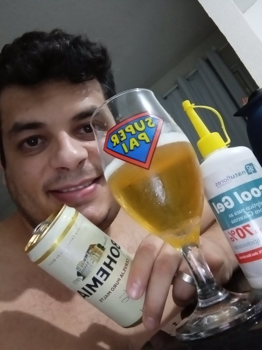 thiagohco's tweet photo. #ButecoBohemiaEmCasa 
Não esquecendo do Álcool em Gel 
Pra cima #gustavolima 
#LiveGustavoLima Bebendo o mijo 
Mariana vem aí - "filha" https://t.co/1YeoMt51cW