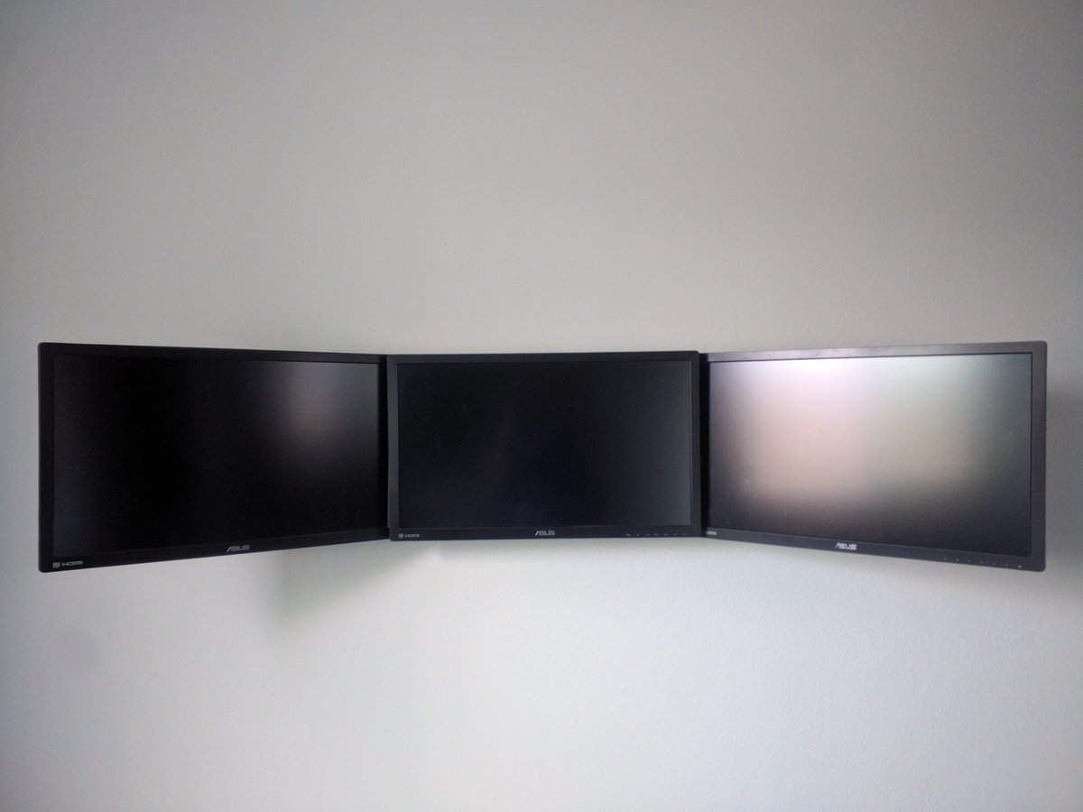 AoretSC2's tweet photo. Biiiiiig landmarks in #StudioArchon today. I need your help though, Twitter!
Should we rock A or B for the triple monitors?
Dunno if this impacts your choice, I may pull the right one slightly off to the side so my mic isn't blocking any screen space. https://t.co/r4FNsRTC6q