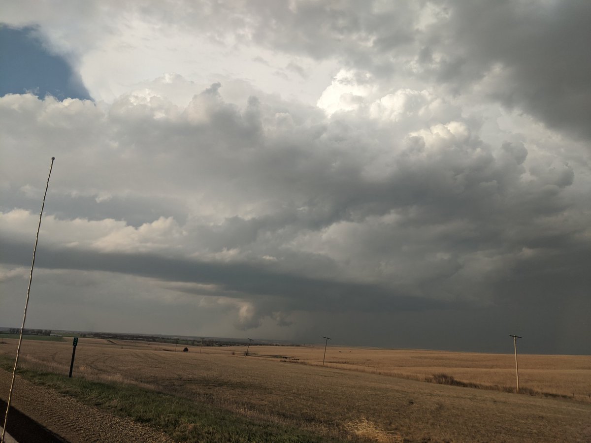 kacieray's tweet photo. Low clouds NE of Florence #kswx @NWSWichita https://t.co/Rl36TTvRHg
