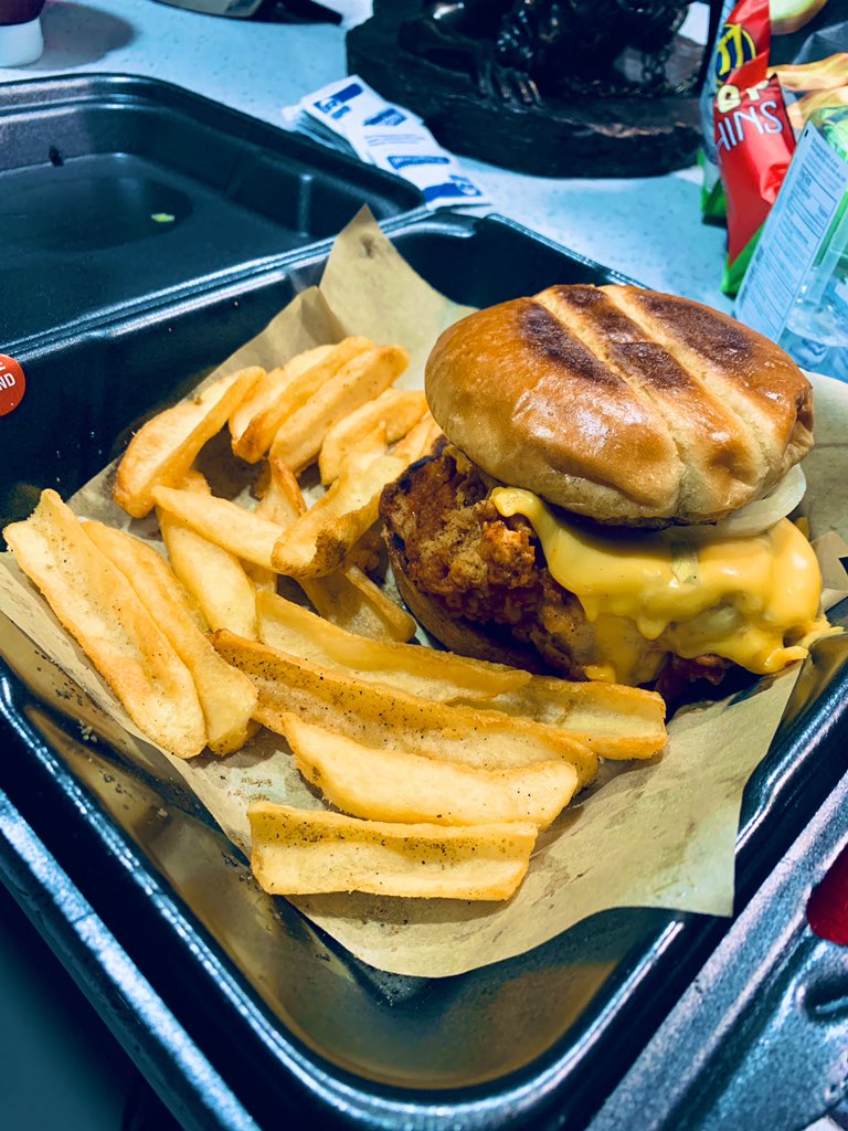 rigo315's tweet photo. #thegreatamericantakeout #Shift4sweepstakes #hootersmakesyouhappy #3mileisland https://t.co/VgSTHk4rLl