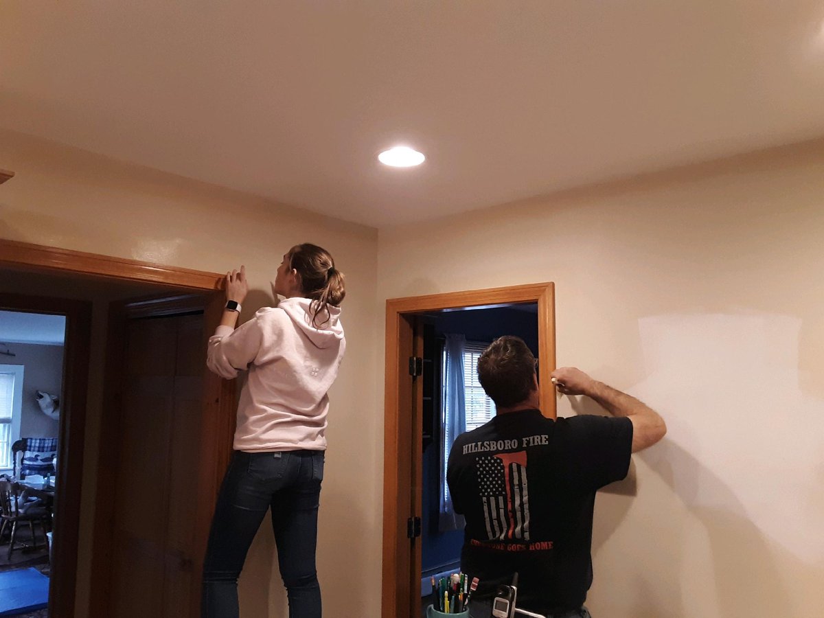 ElizabethLabier's tweet image. Today's lesson was all about home improvement! I learned how to cut into edges while repainting our kitchen. #hdhspride