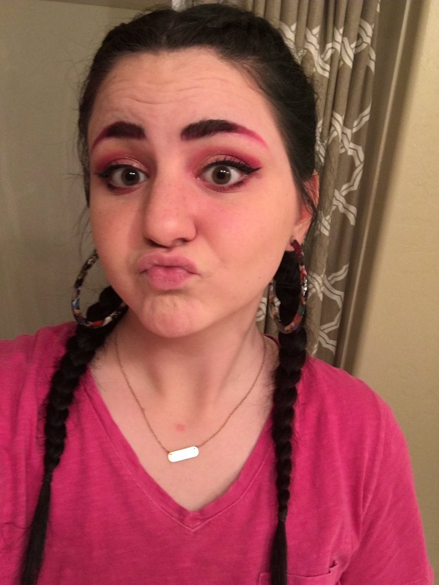  @ashleynicoo pink brows!!