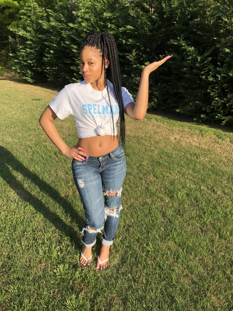 Chaniaaa_'s tweet image. To all my sisters of 1881 past, present, and future happy founders day 💙💙 #spelman23 #SpelmanFoundersDay #number1hbcu #illustrious