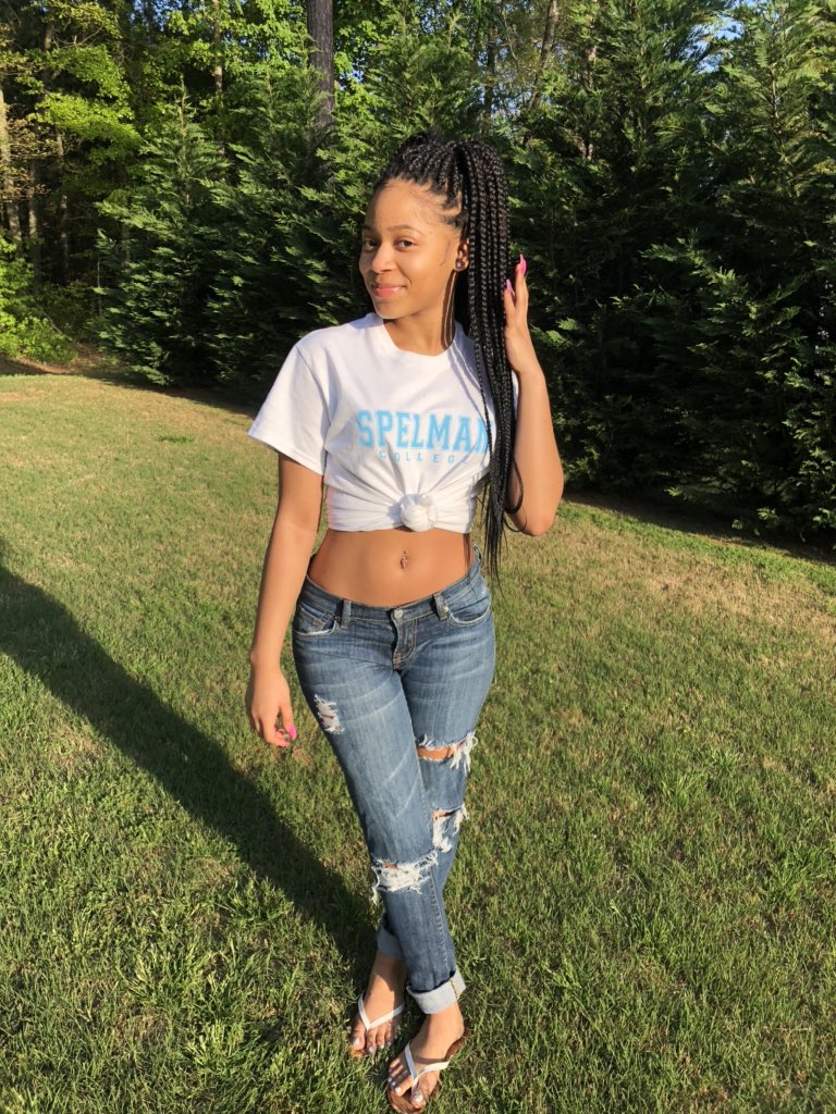 Chaniaaa_'s tweet image. To all my sisters of 1881 past, present, and future happy founders day 💙💙 #spelman23 #SpelmanFoundersDay #number1hbcu #illustrious