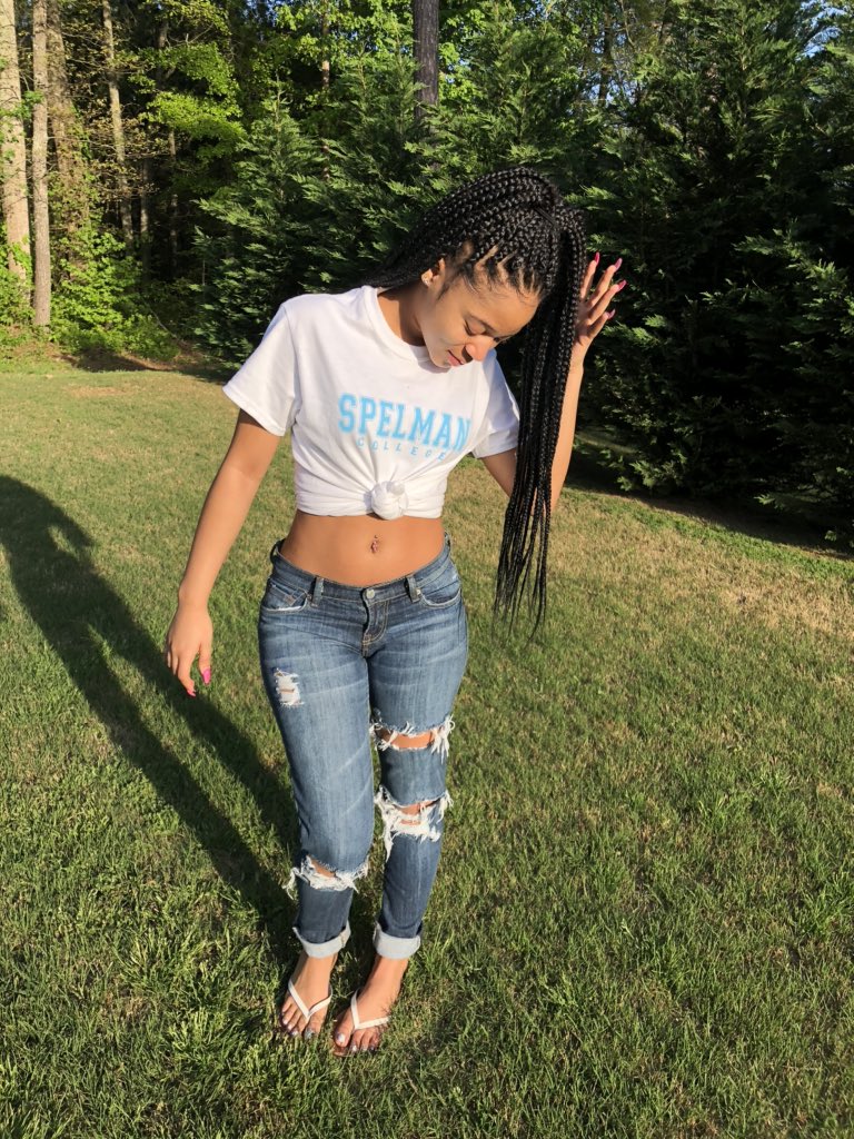 Chaniaaa_'s tweet image. To all my sisters of 1881 past, present, and future happy founders day 💙💙 #spelman23 #SpelmanFoundersDay #number1hbcu #illustrious