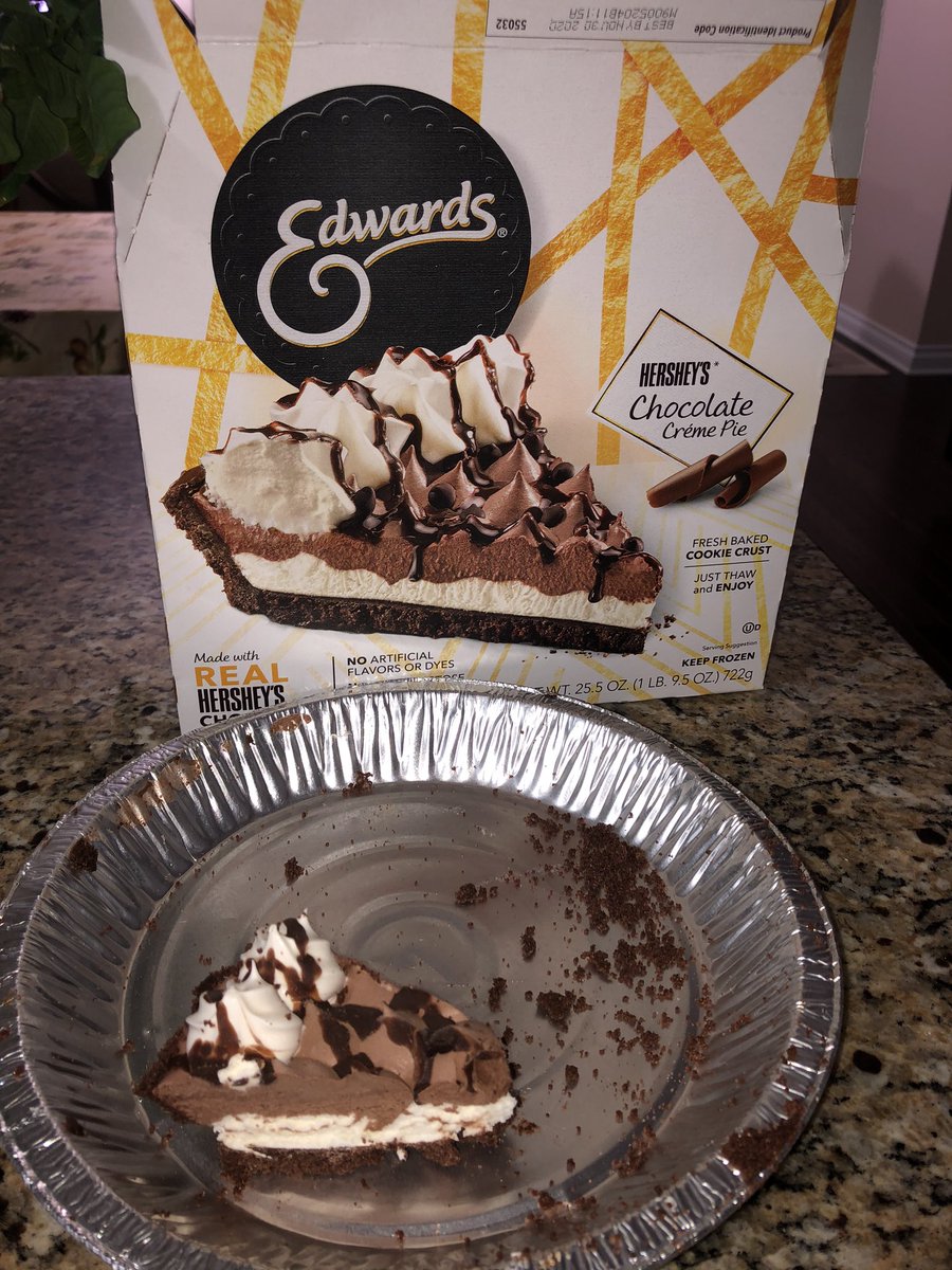 LaraTinawi's tweet photo. after days of rationing this is all that remains of my beautiful baby pie😔 we still eating good tonight tho 😗✌️ #histflix #hersheychocopie #ripmybaby #onelasttime https://t.co/4iKGVidDBC