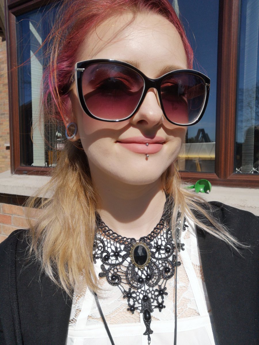 IngaNemeiksyte's tweet photo. Who enjoyed sun today? By accident I matched my eyeshadow and hair haha โค๏ธ๐งก๐ Enjoy yours! ๐ @GlamLifeGuru #blendiful @JeffreeStar #jawbreakerpalette @arcticfoxcolor #cosmic_sunshine @bareMineralsUK #bareprofoundation https://t.co/YBljsZyM9q