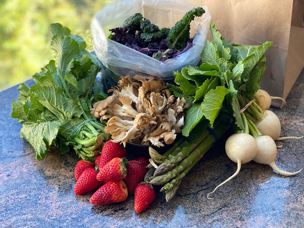 SF friends,I’ve been helping 3 marvellous chef buds put together a contactless farm-to-doorstep delivery service for locally sourced fruit, vegs & eggs & sourdough & moreee Check out  http://www.chefscart.farm  & please give em a follow on the gram  http://www.instagram.com/chefscartSF  & RT