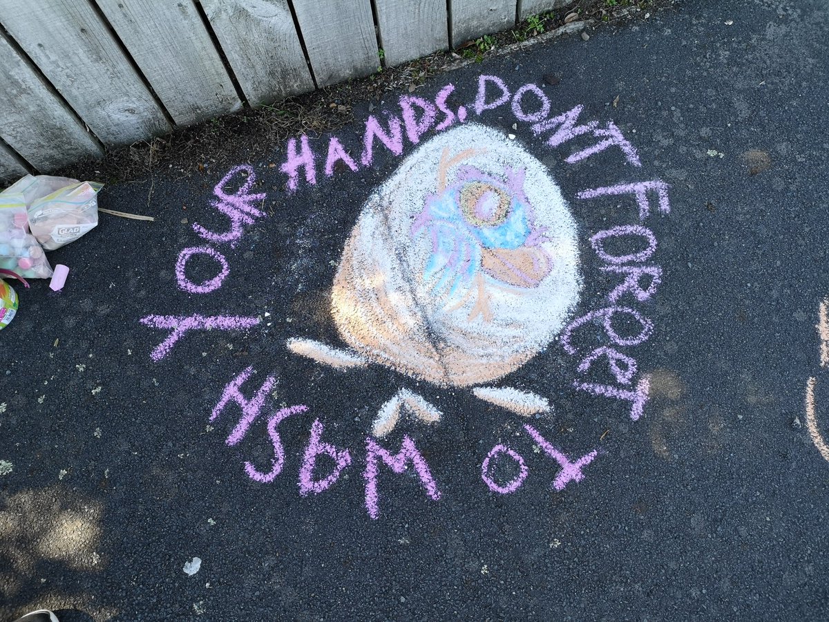 water_flaming's tweet photo. I did a chalk art Easter aegg for #NZEggHunt 🐣🦖 https://t.co/iaRp1LPmgB