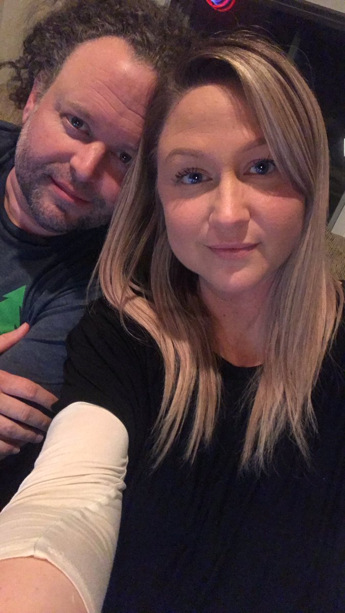 AnnieBrobst's tweet image. Help me win 500 points! RETWEET THIS PLEASE 🙏🏻 #hashtagtrivialive