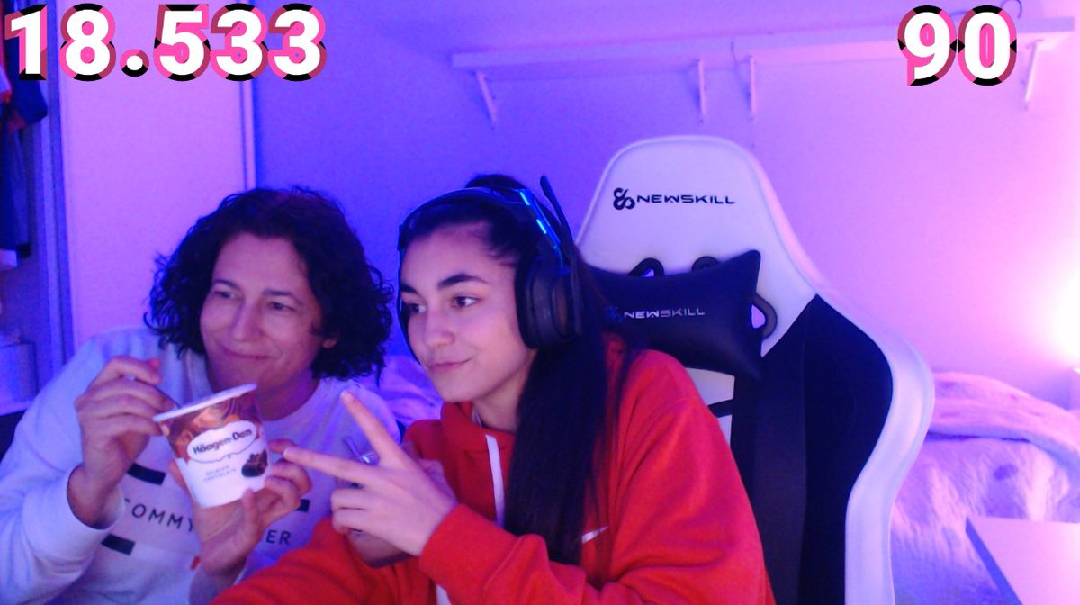 espesfc's tweet photo. jugando al FIFA con mi señora madre, pásate a verme llorar:
➡️https://t.co/j6XehvYiex https://t.co/bMz80euyEm
