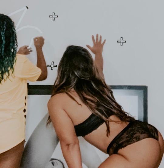 ValescaOficial's tweet image. To aqui montando um cenário "novo" porque vcs merecem muito! A Live é as 23:59 com proibidão , convidados especiais e muita diversão ! Isso tudo lá no meu Instagram tá #ValDasAntigas