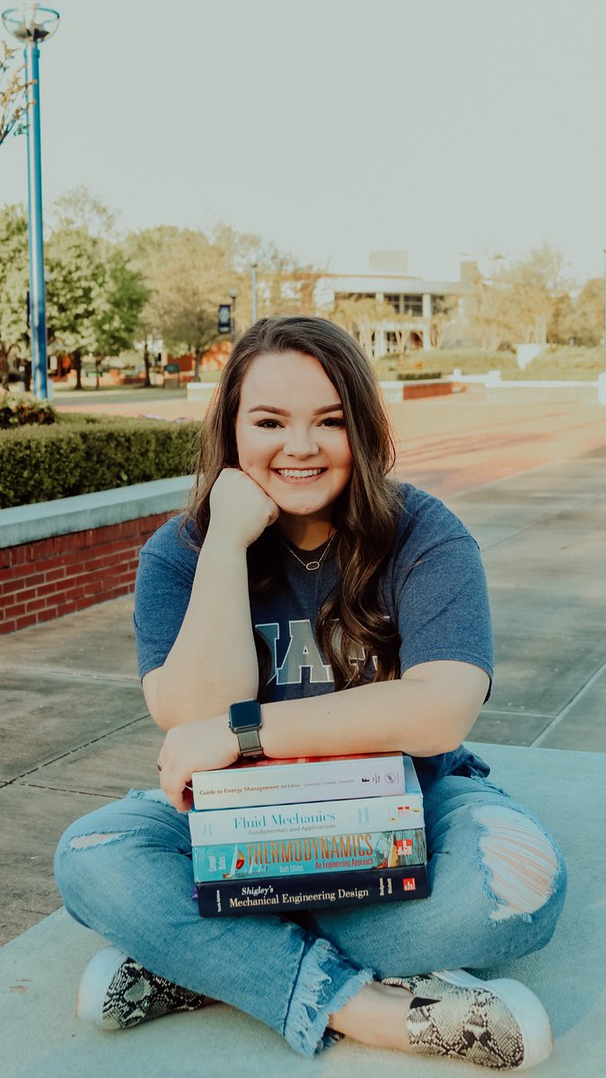 kinleyarterbury's tweet photo. i just wanna know who thought it was okay to let my big graduate ??? 🥺😭 they grow up so fast 😩😩 you’re gonna change the world Pey, thank you for inspiring me, pushing me, and loving me endlessly. itb 💖 and garrett is okay too ig. https://t.co/ooToYGTSBQ