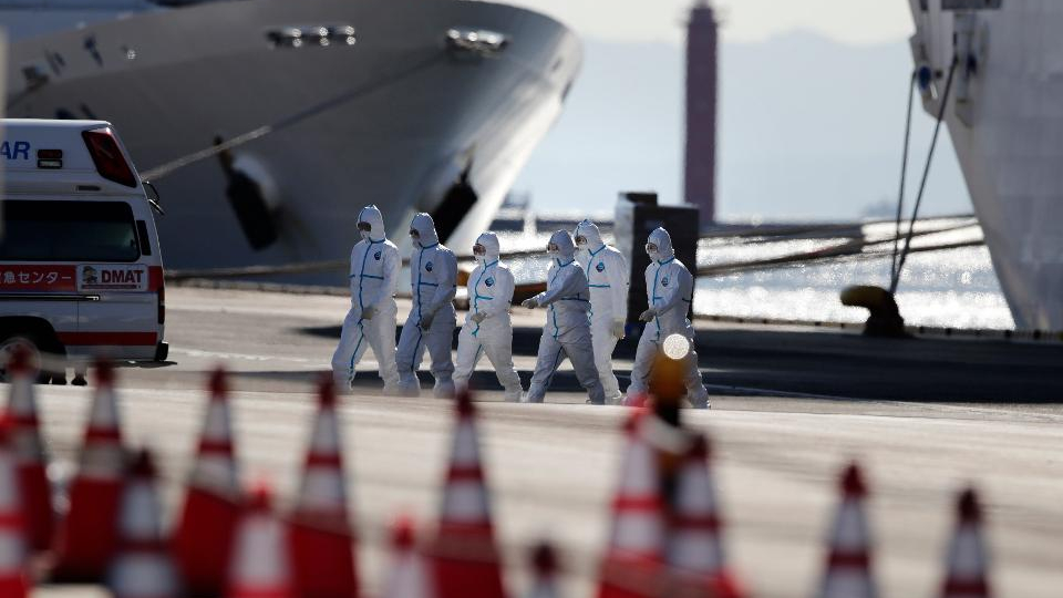 Forbes's tweet image. A virologist explains why COVID-19 coronavirus isn’t really dangerously lingering on surfaces for weeks on.forbes.com/601510KUl #ForbesFrontlines