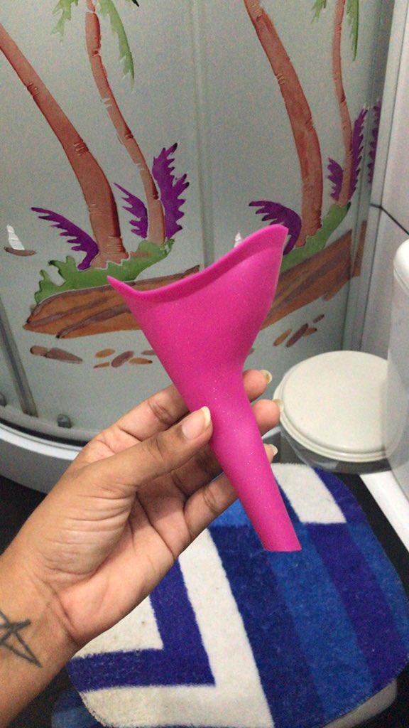 gabi_ollive's tweet photo. E eu que realizei meu sonho de criança de poder fazer xixi em pé? #uriny by @FleurityBrasil tudo pra mim <3 nunca mais sofrer com banheiros públicos por aí https://t.co/MYTTCNIKTl