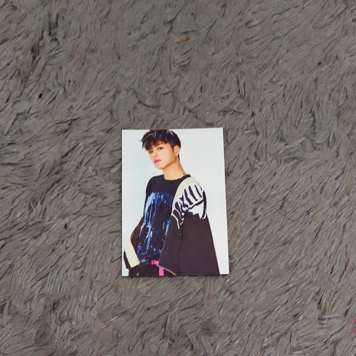 jazzysnowy's tweet photo. NEW KIDS BEGIN DOPE VER.
1. BUNDLE SET (DAPET PC HANBIN & JUNE) - 270K
2. FULLSET HANBIN/JUNE (PILIH SALAH SATU) - 200K
3. HANBIN/JUNE PHOTOCARD ONLY - 100K/PCS
#WTS #WTSiKON #AlbumiKON #WTSAlbumiKON #iKON #iKONAlbum #HanbinPhotocard #JunePhotocard #JualAlbumiKON #AlbumKpop https://t.co/kY8ReyLTKE