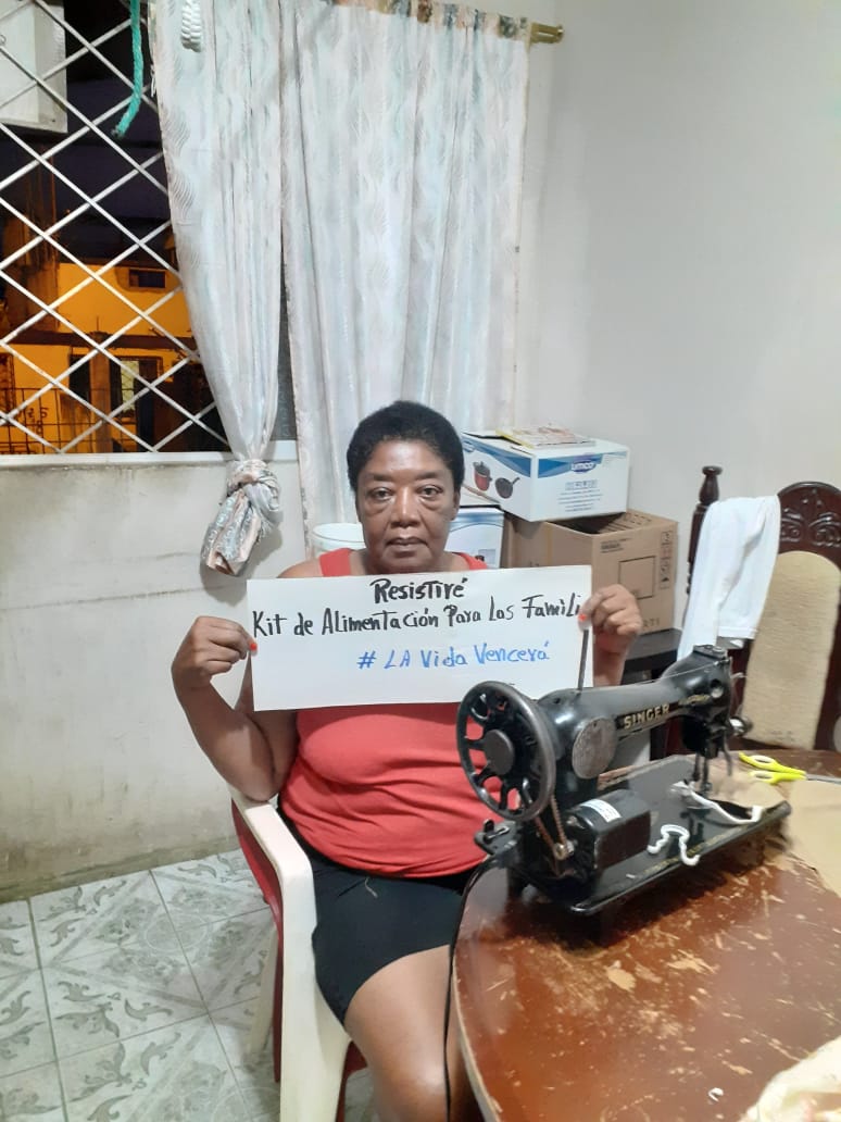 CrisCachaguay_'s tweet photo. Las condiciones de las mujeres en cuarentena se agudiza más queremos #ComidaYMedicinaYa
🚫 No al pago de la deuda externa
👉🏽 Que los grandes empresarios y banqueros contribuyan al país.
👉🏽 Que se recuperé el dinero 💵 de actos de corrupción
#PrimeroLaVidaDespuesLaDeuda https://t.co/Xkog3WvpmO
