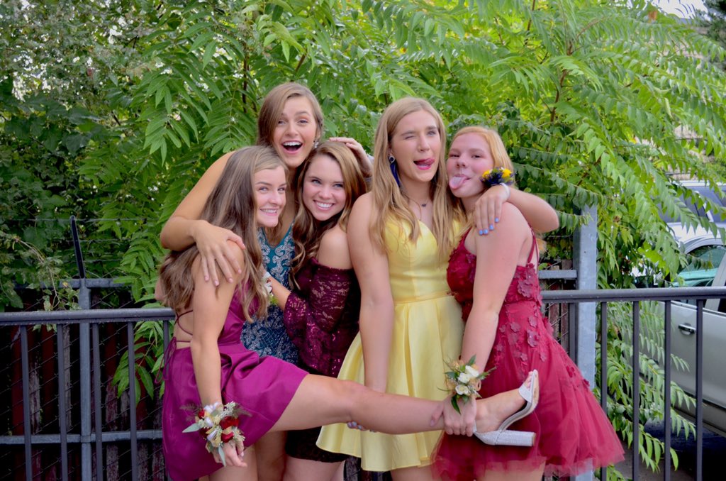 grace_winegar's tweet photo. Thank you Helias for the lifelong friends and for the memory’s made along the way💙 #Classof2020 https://t.co/BCWfik32ja