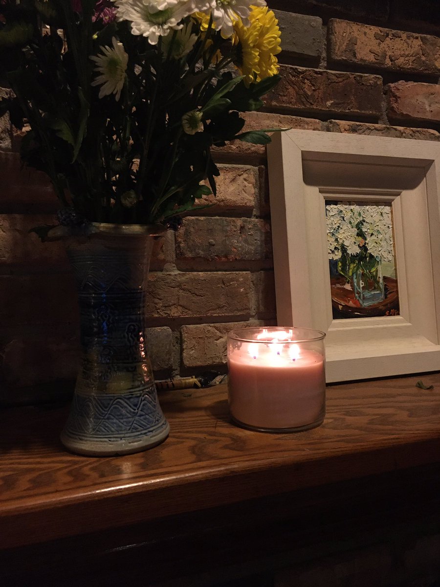 EErangey's tweet photo. @siobhni @rte @johncreedon Shining a light here in Texas. Sending love and light to all my fellow Corkonians ❤️ Stay Healthy. https://t.co/5N8ezwzeOe