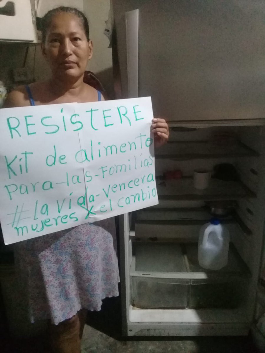 CrisCachaguay_'s tweet photo. Tenemos hijas e hijos y no tenemos que comer, ni trabajos estables, queremos #ComidaYMedicinaYa @Lenin
Los que más tienen que más construyan los banqueros y empresarios @RichardM_A
#PrimeroLaVidaDespuesLaDeuda
#FueraMinistroMartínez #FueraGrandaIESS https://t.co/zZ7kcDcU6S