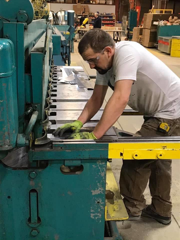 smartunionworks's tweet image. SMART Local 18 members at Grunau Co making metal nose clips for the thousands of hero mask makers across Wisconsin. #millionmaskchallenge