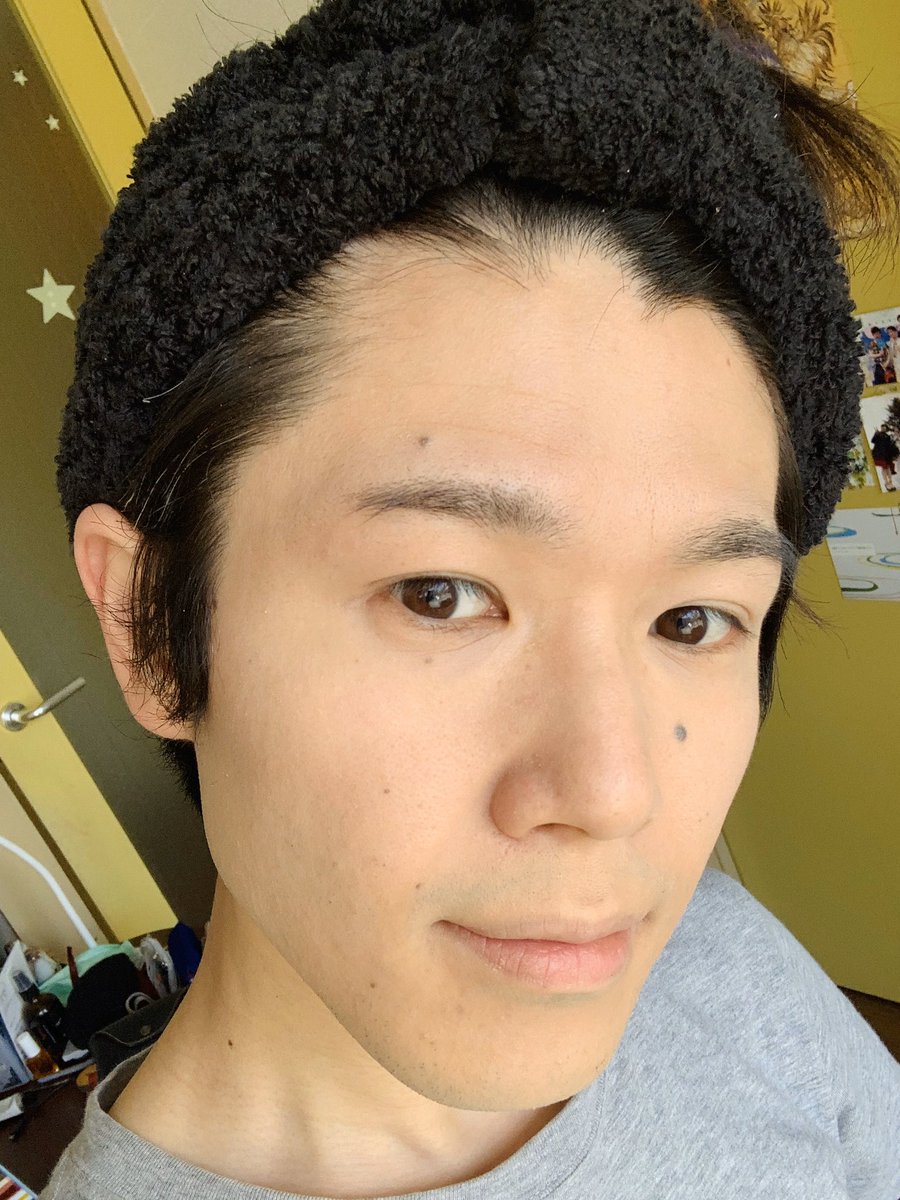 votreshu's tweet photo. Awake(@awakeskin_jp)のCCクリームのピンクオークルをお試し。

テクスチャー固め。指で暖めて、真珠くらいで塗布がベターかな

2枚目が使用後で、ほんのりピンク味と透明感あり。
今回はパウダーファンデで整えましたが、4時間後の化粧崩れはありませんでした。

#awakeme #うるツヤCC https://t.co/0WWNVhcZmf