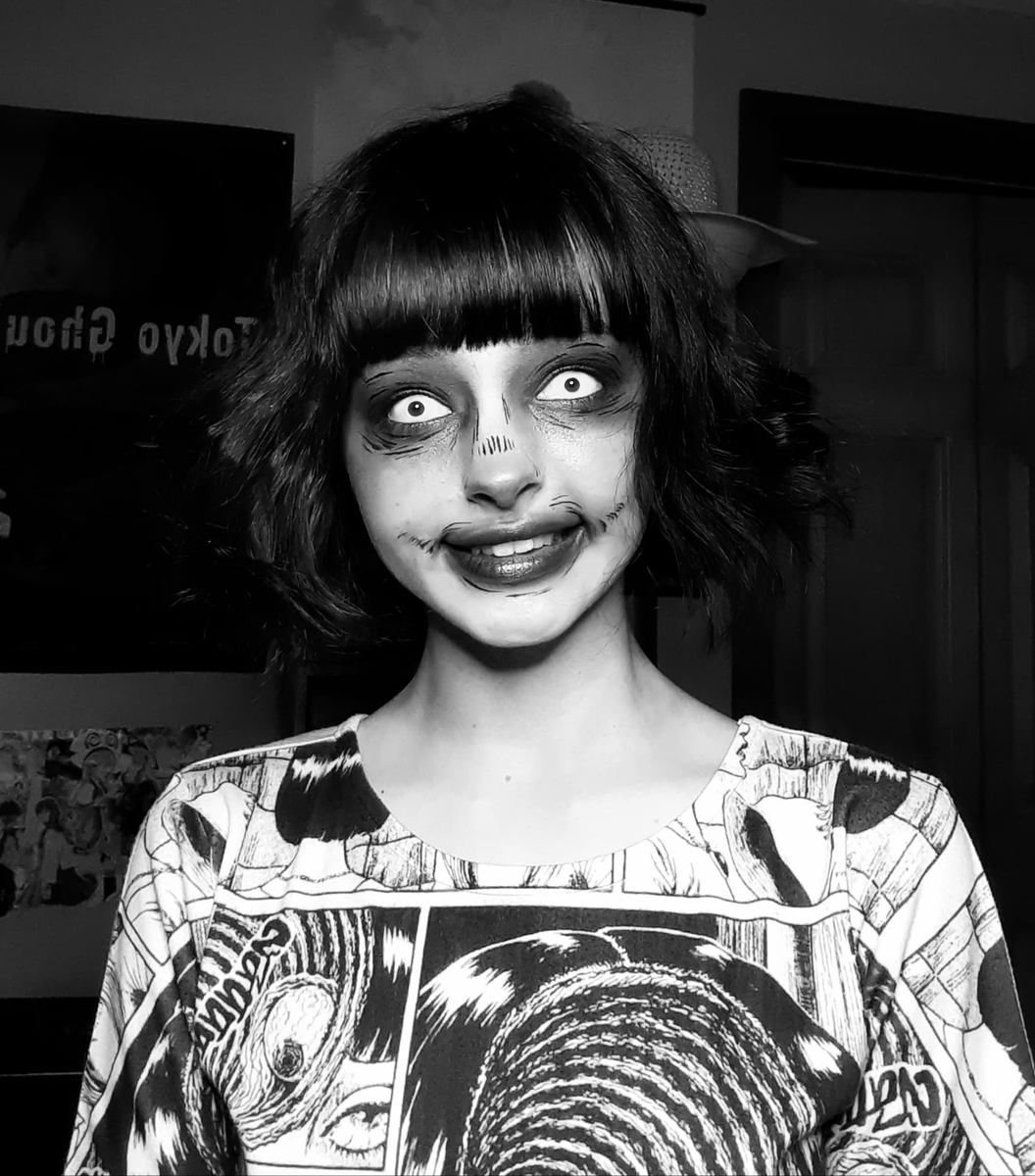 Aphotic_Passion's tweet photo. "Hey, I really like you. Do you like me?"
I love the little devil child that Chizumi is so much. #DissolvingClassroom #JunjiIto https://t.co/OLG0oEguvx