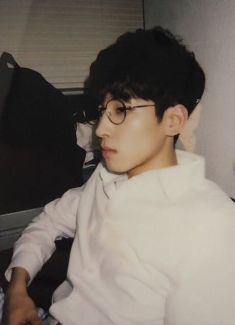 captainwonu's tweet photo. your camera roll if 1998 jeon wonwoo was your boyfriend https://t.co/t5W1Y2By7M
