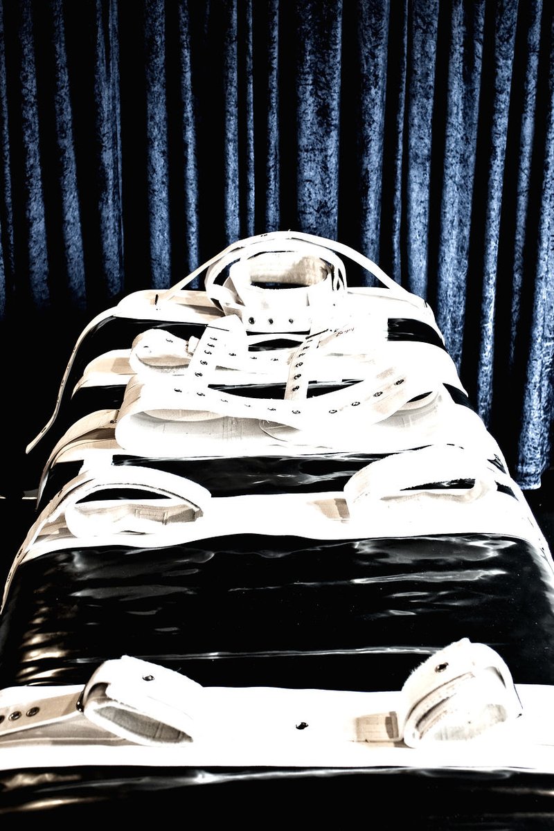 DominaFrankfurt's tweet photo. Für alle, die gerade daheim einsam oder zweisam sind, weise ich nochmals darauf hin, dass ich #Sextoys wie #Venus, #Sybian, #Seriouskit, #Nobra, #Erostek, #Segufix, #Seriouskit, #Robotsexmachine &amp; #Latex-Equipment (z.B. Vacbed &amp; Vac-Cube) sowohl verleihe als auch verkaufe! https://t.co/9wrIfdgRmz