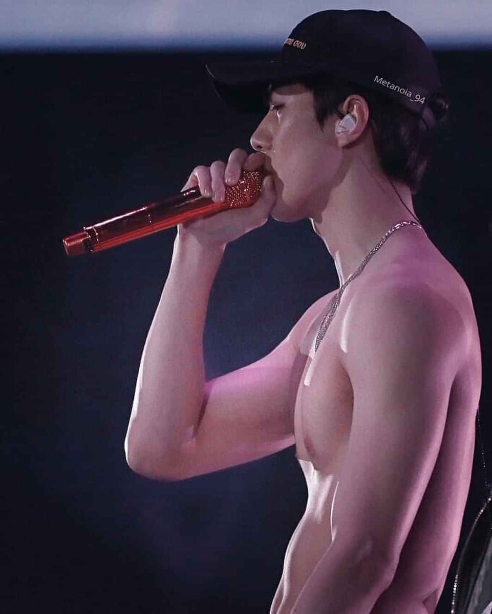 suny526002's tweet photo. i love you so much 
best wishes always come to you
wish you always happy
#exo 
#weareoneEXO
#HappySehunDay
#GoldenSehunDay https://t.co/iiA3LmZTfZ