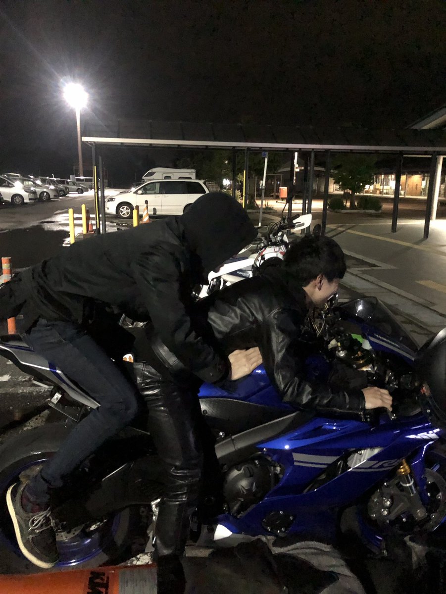 だじまる Ar Twitter Ssとかの場合タンデムシートの位置高すぎて腰じゃ不安定だから男女関係なく出来ればその向こうのタンクに指組んで手を着いて貰うようにしてもらってる めっちゃ安定するし女の子だとおっぱい当たるのでオススメ だじまる Ar Twitter Ssとかの場合タンデムシートの位置高すぎて腰じゃ不安定だから男女関係なく出来ればその向こうのタンクに指組んで手を着いて貰うようにしてもらってる めっちゃ安定するし女の子だとおっぱい当たるのでオススメ