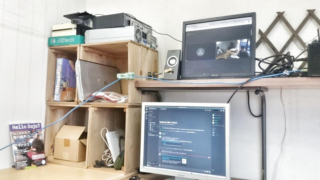 fku_mnk's tweet image. これはただモニタが縦に2枚写っている写真ですが、
Discordのボイスチャットチャンネルを仮想のオフィスにして、ビデオチャットとかは適宜使用するかたちの、CoderDojo 紫雲 Online を唐突に試しているところです。
#CoderDojo紫雲