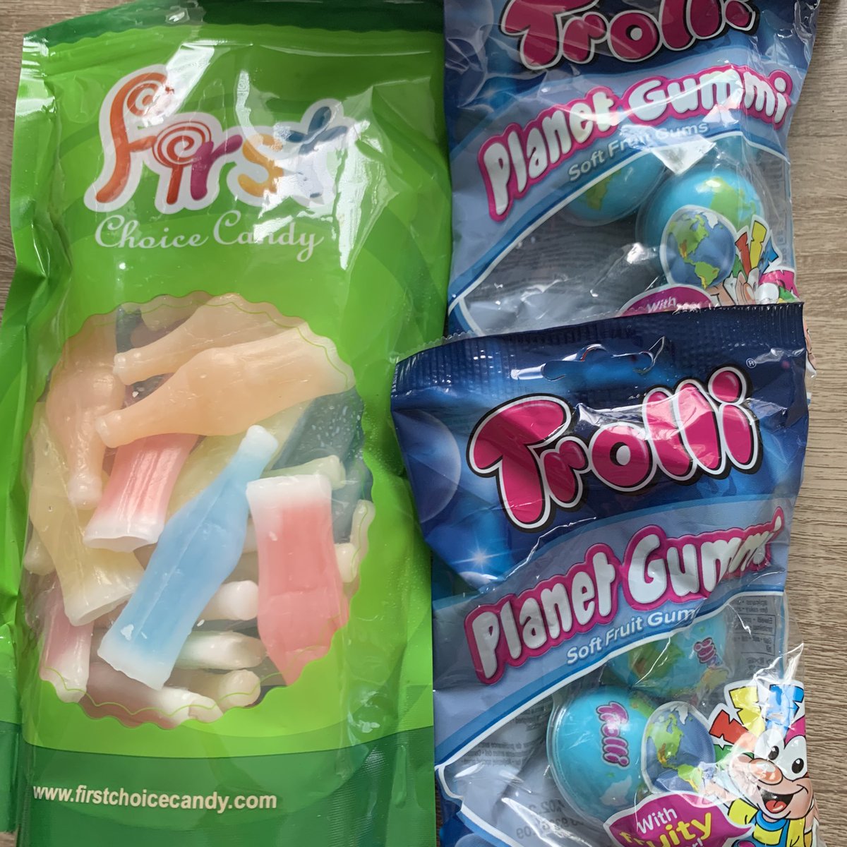 腹黒ちゃん U Tvitteri １ヶ月以上前に頼んでたワックスボトルと地球グミが届いた とりあえずアルコール除菌www なんて世の中だ