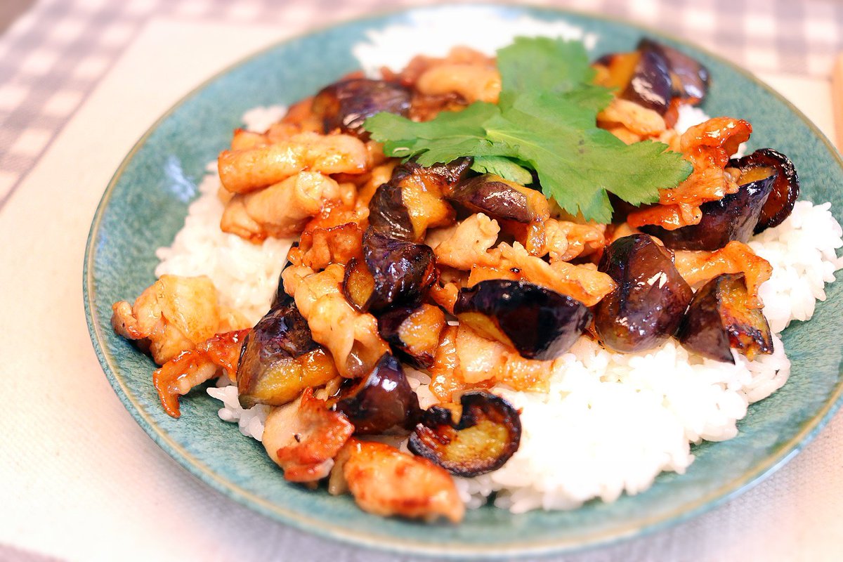 桃山 今日の朝ごはん 豚肉となすのオイスターソース炒め丼 豚肉となすでオイスターソースなんだからそりゃ美味い 油吸ってクタクタのなすって美味しいんだよね おうちごはん 朝ごはん 丼 Twitter家庭料理部 オレンジページ オレペ 写真 ファインダー