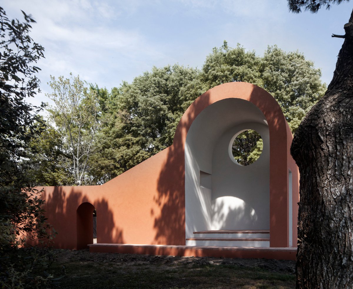 la_Biennale's tweet photo. Buona Pasqua con le #VaticanChapels realizzate per il #PadiglioneSantaSede della #BiennaleArchitettura2018!
#BiennaleArchivio #BiennaleMemories
📷 #AndrewBerman, #FrancescoCellini, #JavierCorvalán, #FloresYPrats (@FloresyPrats) https://t.co/BASgVBlIA3